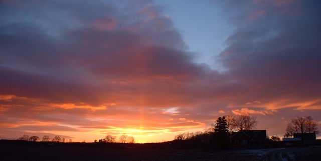 Sunset with an unusual vertical ray extending from the sun